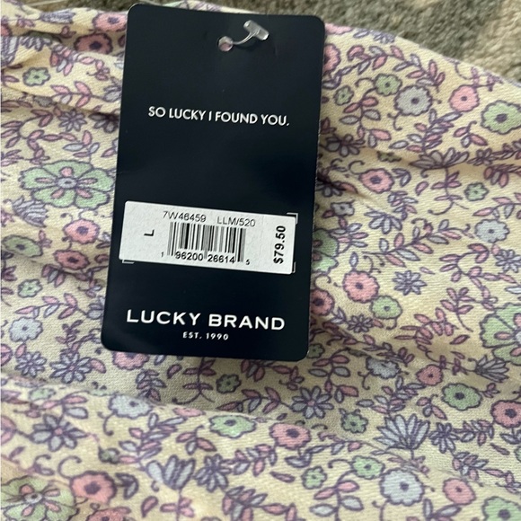 Adorable light weight Lucky top. - Picture 2 of 2